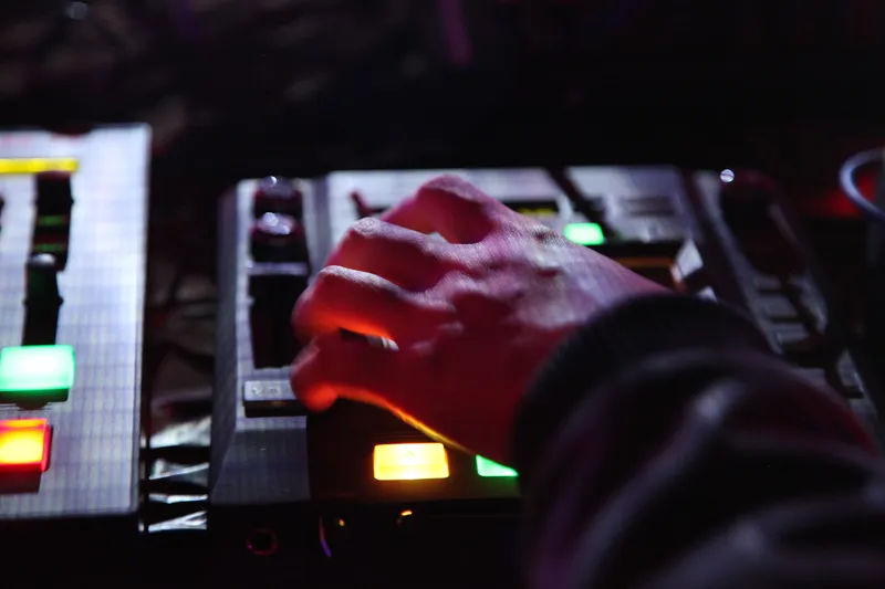 soundproof — performance moment